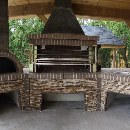 Firebrick outdoor kitchen, pizza oven and Stone faced - ROTISSERIE BBQS