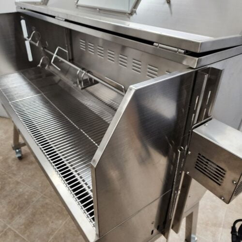 Lamb pig rotisserie roaster with lid