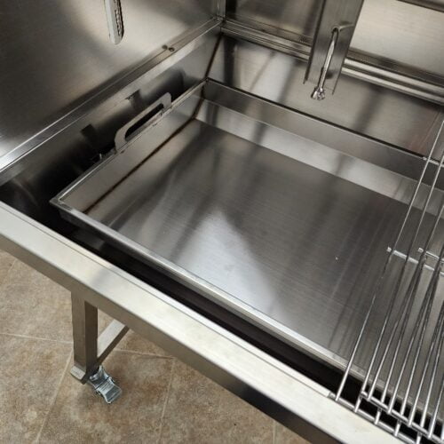 Lamb pig rotisserie roaster with lid