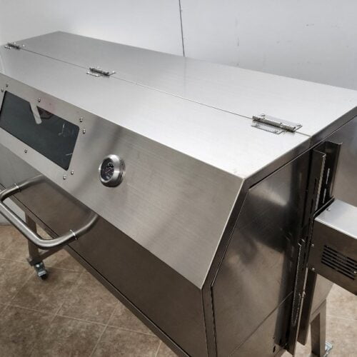 Lamb pig rotisserie roaster with lid